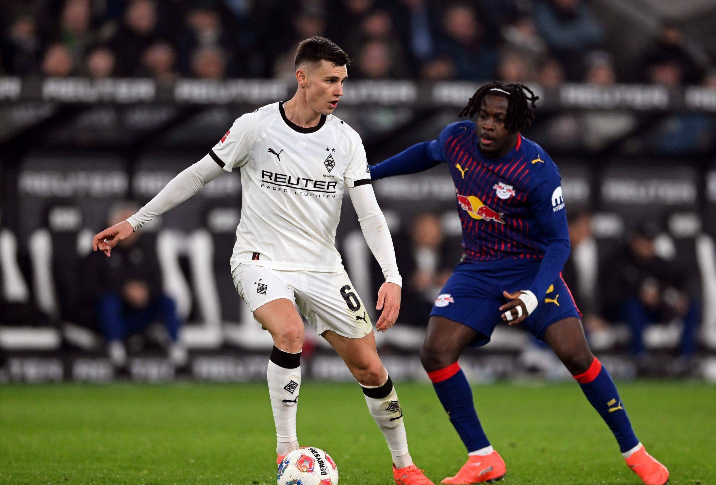 包含今夜突围战来临，多特蒙德围绕德国杯防线松动，质疑声仍在，心理建设被强调的词条