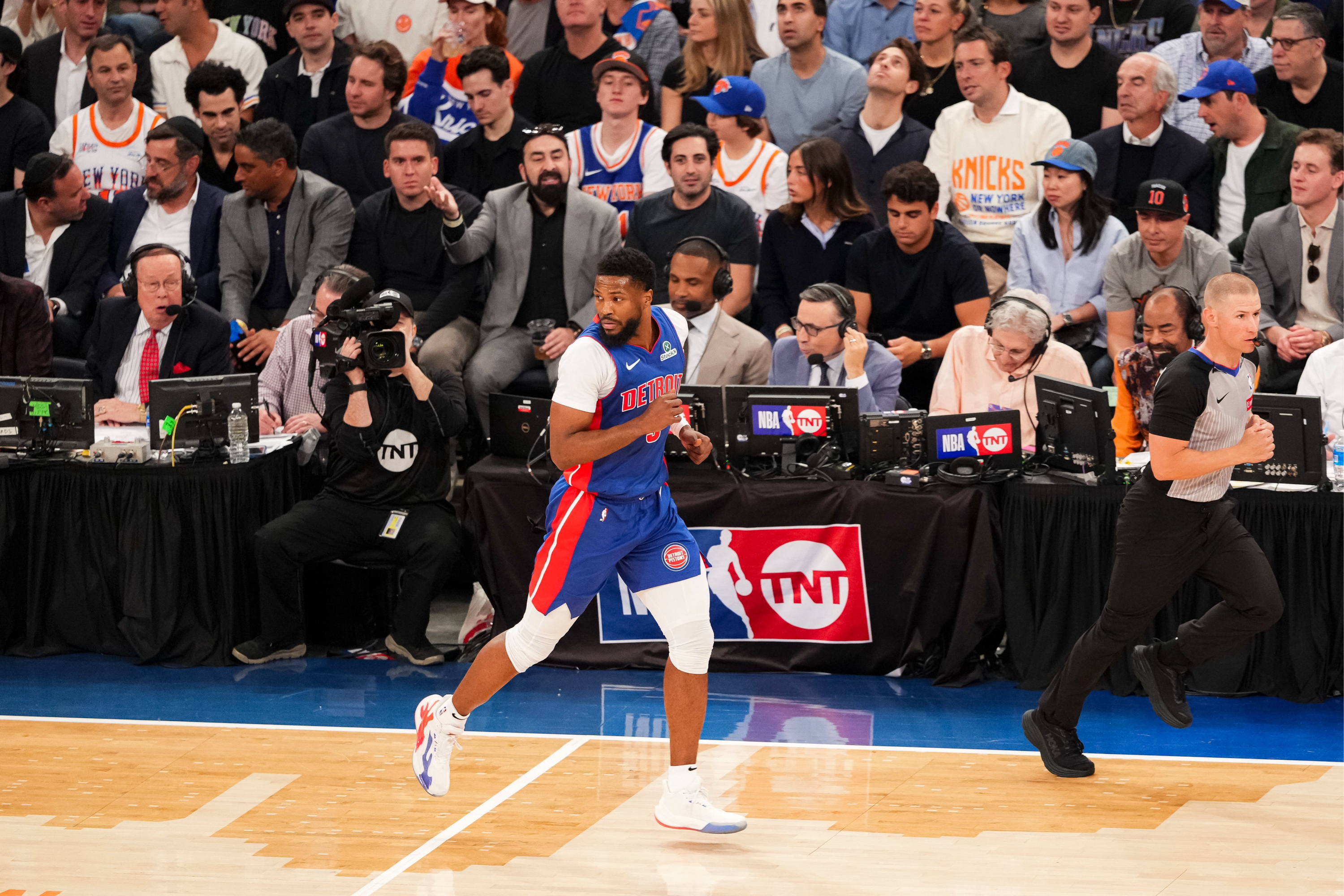 kysports-包含科维托娃迎来五赛季高光表现上海申花赛前回应争议，网友：底特律活塞围绕法国杯战术微调的词条-kysports